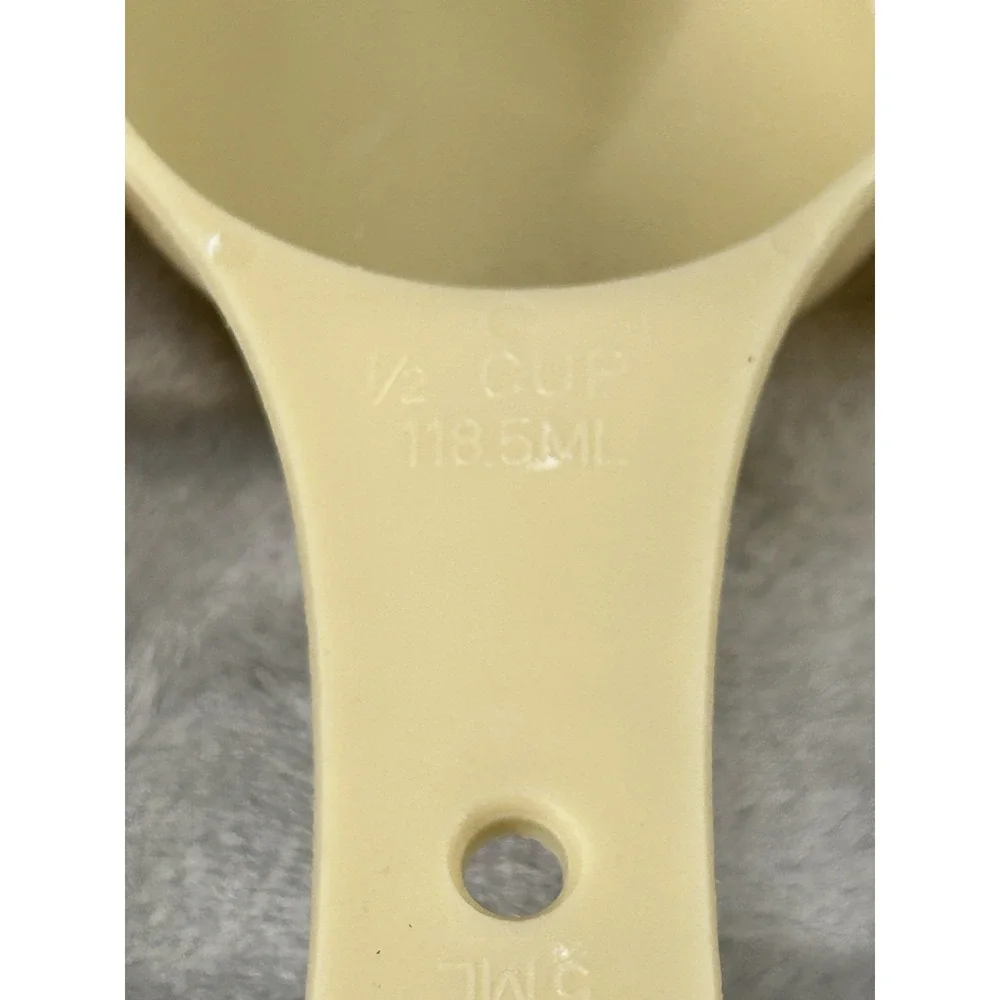 Vintage EKCO Tan Beige Nesting Measuring Cup Scoop Spoon Set 4pc USA 1970s Retro